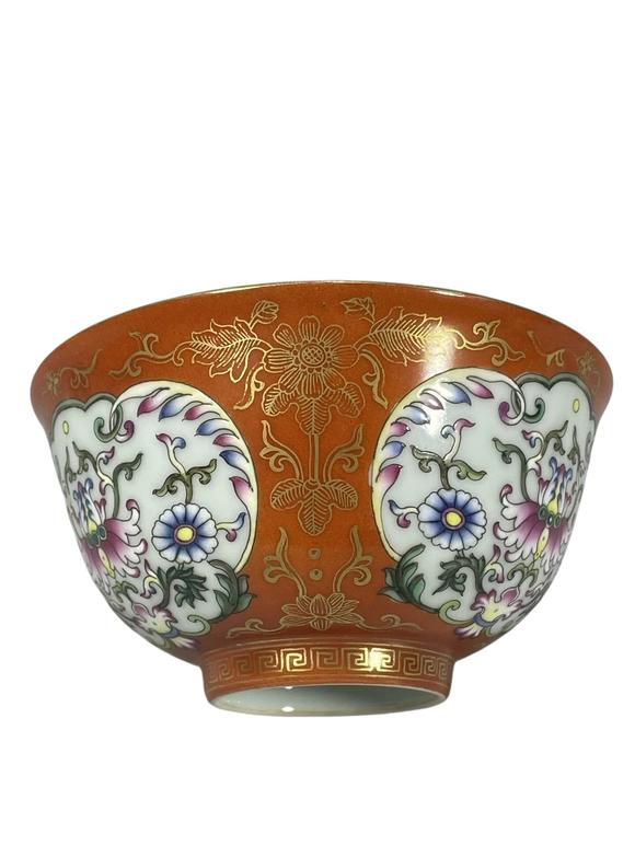 東京蕓術(shù)九畹山房礬紅描金開窗圖案花卉紋碗