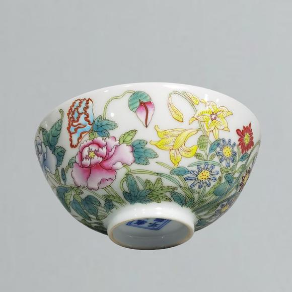 東京蕓術(shù)清雍正  年製琺瑯彩九秋圖茶圓