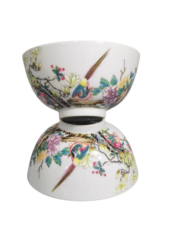 東京蕓術(shù)清乾隆 琺瑯彩花石錦雞圖碗