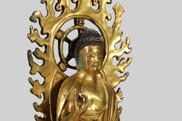 東京蕓術(shù)明 銅胎鎏金釋迦牟尼佛坐像