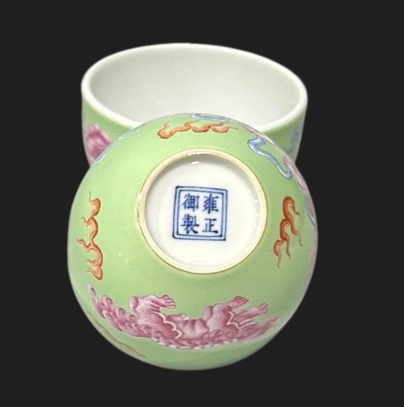 東京蕓術(shù)清雍正 琺瑯彩蘋果綠事事如意紋缸杯