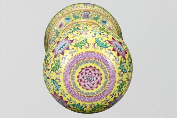東京蕓術(shù)清乾隆 琺瑯彩纏枝蓮紋官帽架