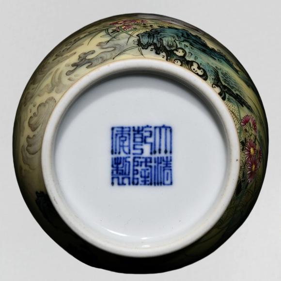 東京蕓術(shù)清乾隆 米黃釉粉彩花鳥紋燈籠瓶