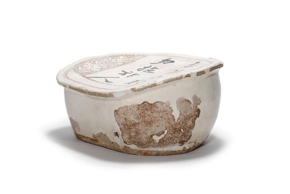 Castle AuctionA Cizhou Kiln Poem-Inscribed Pillow, 11th–13th C Pr.