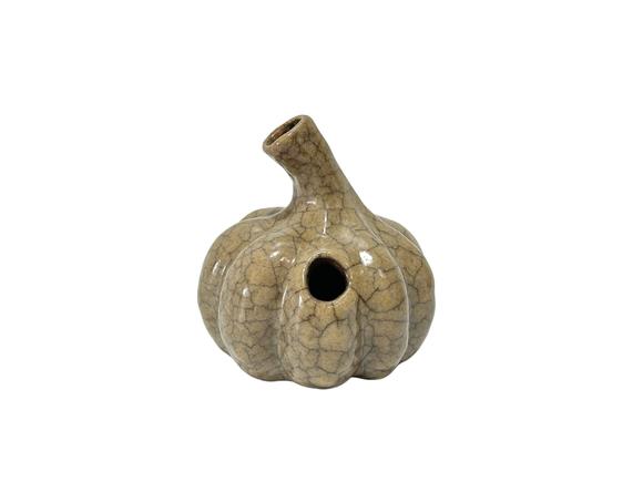 Castle AuctionA Chinese guan ware water drop, Ming Dynasty Pr. 