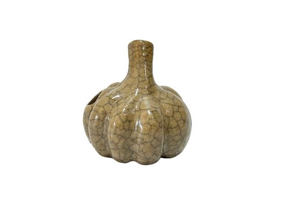 Castle AuctionA Chinese guan ware water drop, Ming Dynasty Pr. 