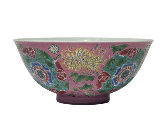 Castle AuctionA Chinese nice enamel bowl, Qian Long Pr. 