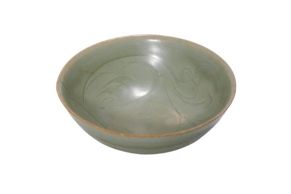 Castle AuctionA Longquan Celadon Bowl, 13th–14th C Pr.