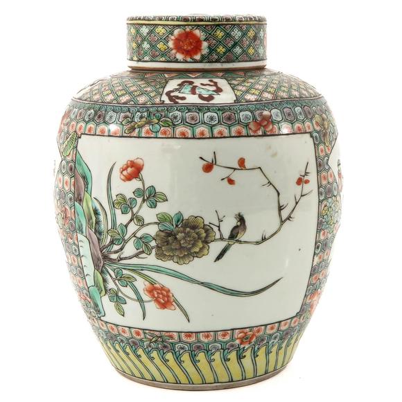 Castle AuctionA famille verte jar with cover