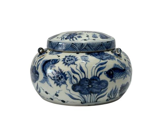 Castle AuctionA Chinese rare shape Blue and white jar with fish and algae patterns, Ming Dynasty Pr.  