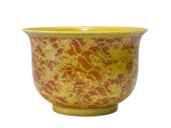 Castle AuctionYellow-glazed alum bowl with red ground  and seA Chinese dragon patterns, Ming Dynasty Pr. 