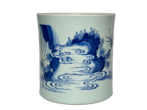 Castle AuctionBlue and white figure brush holder, Ming Dynasty Pr. 
