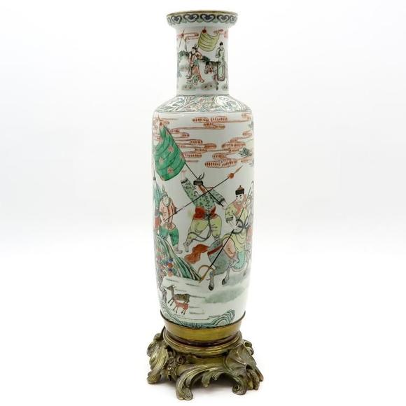 Castle AuctionA Fine 19th Century Famille Verte Rolwagen Vase