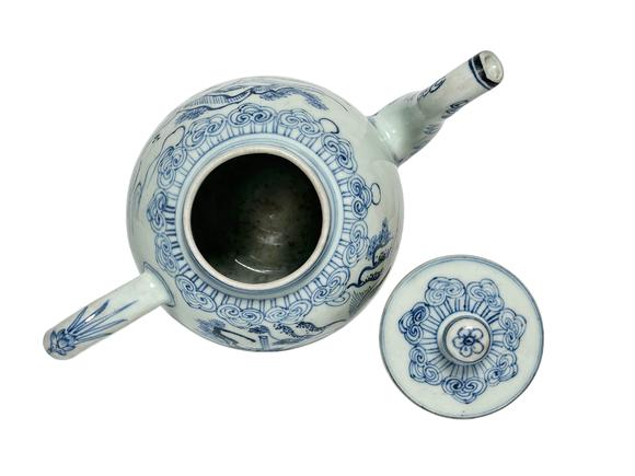 Castle AuctionA Chinese blue-and-white figurine pot, Kang Xi Pr. 