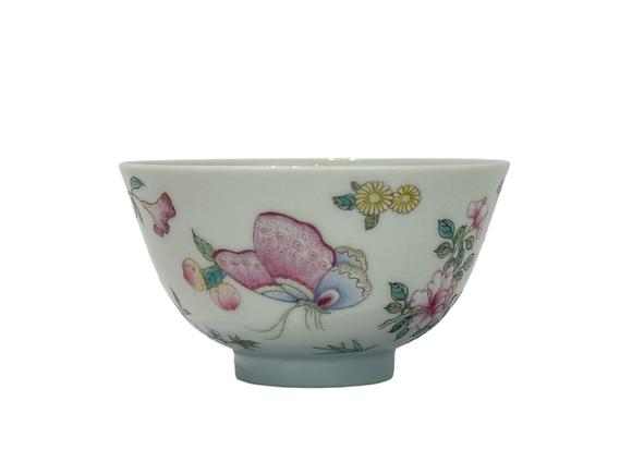 Castle AuctionFamille rose butterfly pattern cup, YongZheng Pr. 