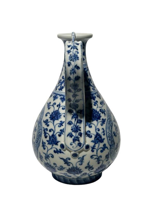 Castle AuctionA Chinese blue-and-white teapot, Ming Dynasty Pr. 