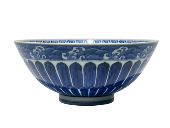 Castle AuctionA Chinese large Blue-and-white bowl with chrysanthemum petal  patterns, Ming Dynasty Pr. 