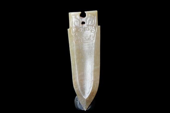 Castle AuctionA Jade ornament, 2th- 12th Pr.