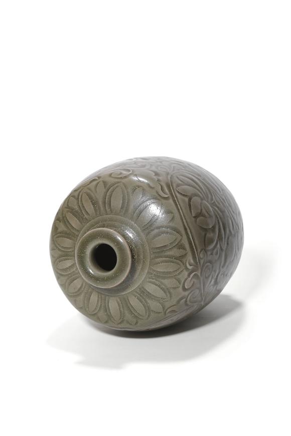Castle AuctionA Yaozhou Kiln Carved Lotus Meiping Vase, 10th–12th C Pr.