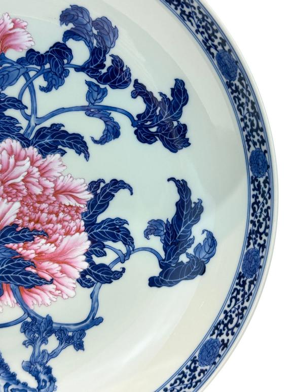 Castle AuctionA Chinese blue-and-white famille rose flower tray, Republic Pr.