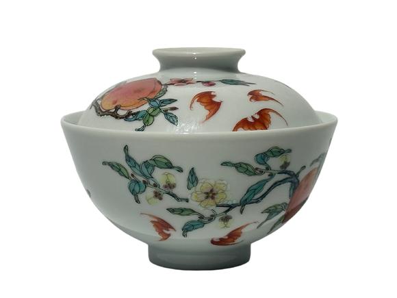 Castle AuctionA Chinese lided Famille Rose bowl, YongZheng Pr. 