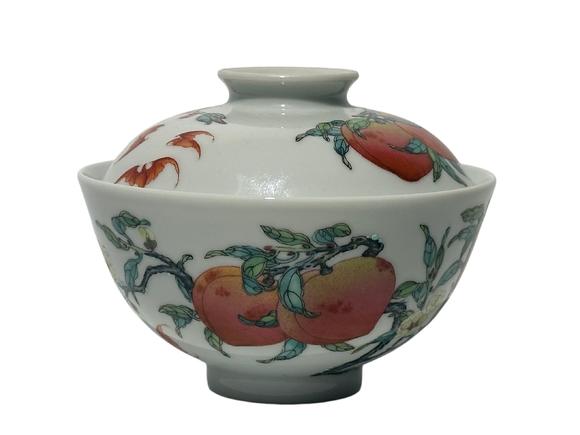 Castle AuctionA Chinese lided Famille Rose bowl, YongZheng Pr. 