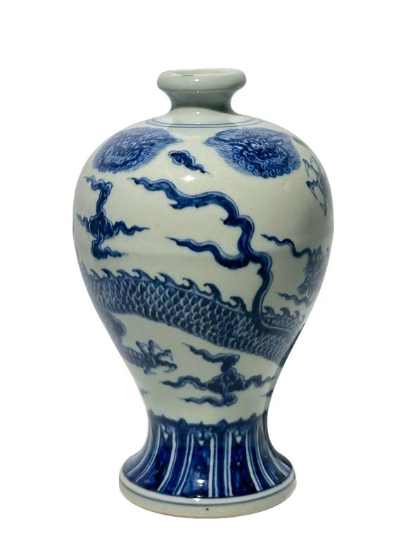 Castle AuctionA Chinese blue-and-white plum vase decorated with cloud and dragon patterns, Ming Dynasty Pr. 