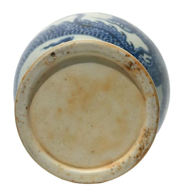 Castle AuctionA Chinese blue-and-white plum vase decorated with cloud and dragon patterns, Ming Dynasty Pr. 
