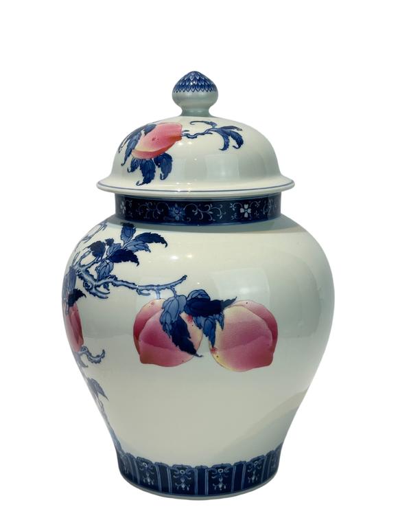 Castle AuctionA Chinese lided Blue and white vase with famille rose peach-patterned, Republic Pr.