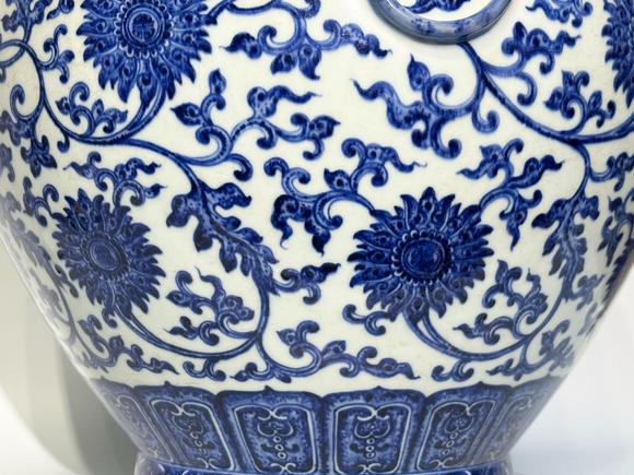 Castle AuctionA Chinese large Blue&White vase with double ears, Qian Long Pr. 