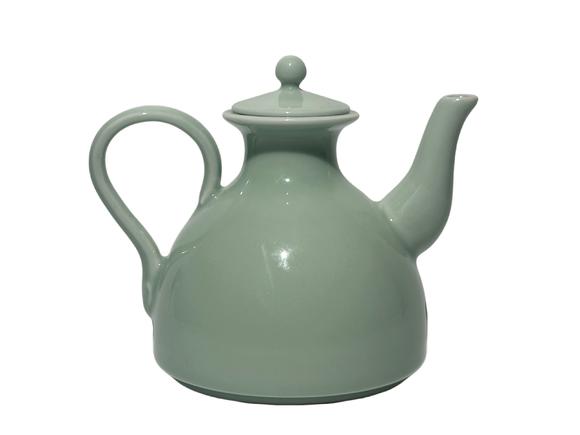 Castle AuctionA Chinese powder-green glazed pot, Qian Long Pr. 