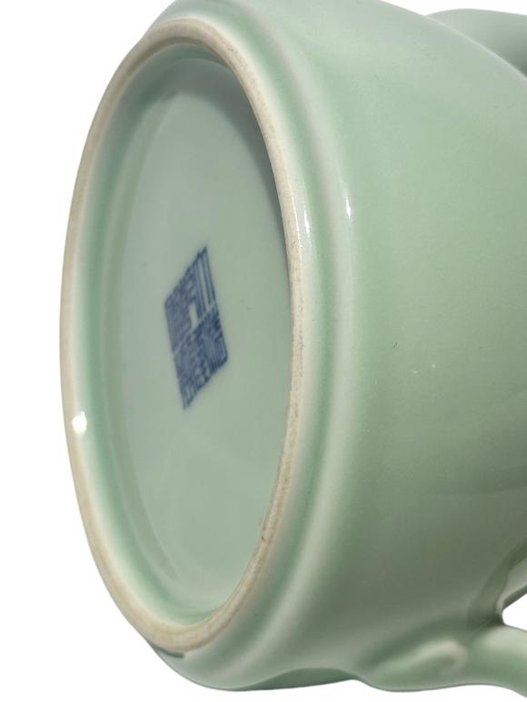 Castle AuctionA Chinese powder-green glazed pot, Qian Long Pr. 
