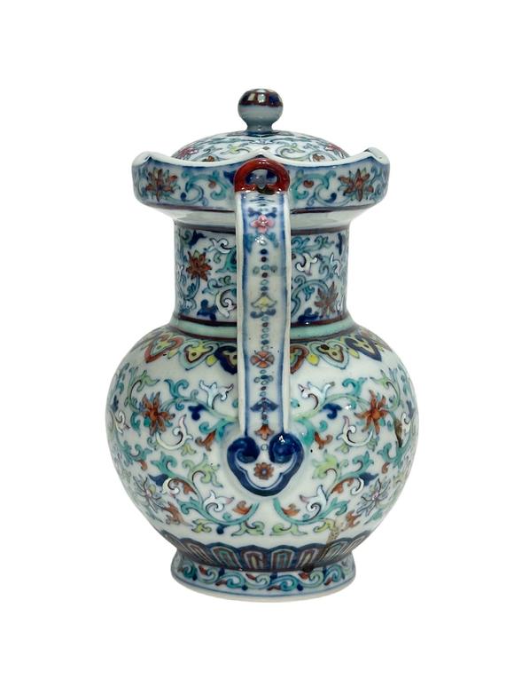 Castle AuctionA Chinese docai pot with cover, Qian Long Pr. 