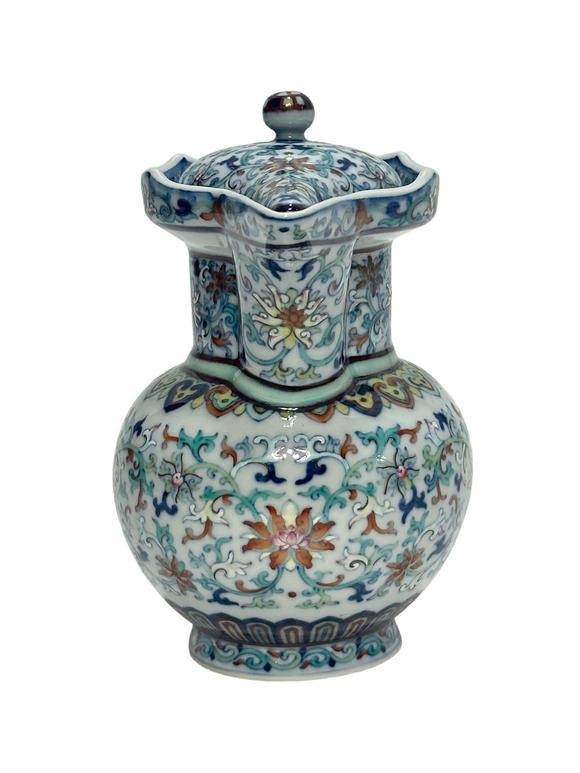 Castle AuctionA Chinese docai pot with cover, Qian Long Pr. 