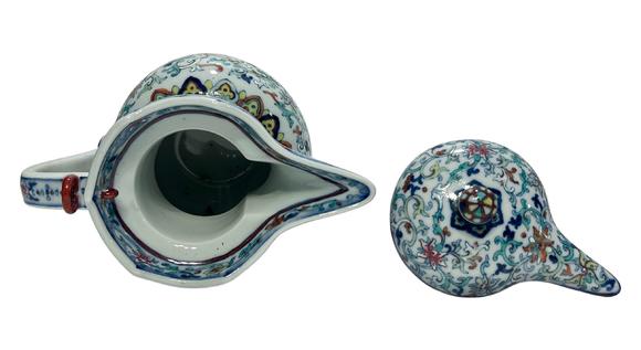 Castle AuctionA Chinese docai pot with cover, Qian Long Pr. 