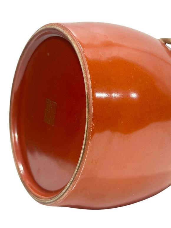 Castle AuctionA Chinese red vase with dragon deco, Qian Long Pr. 
