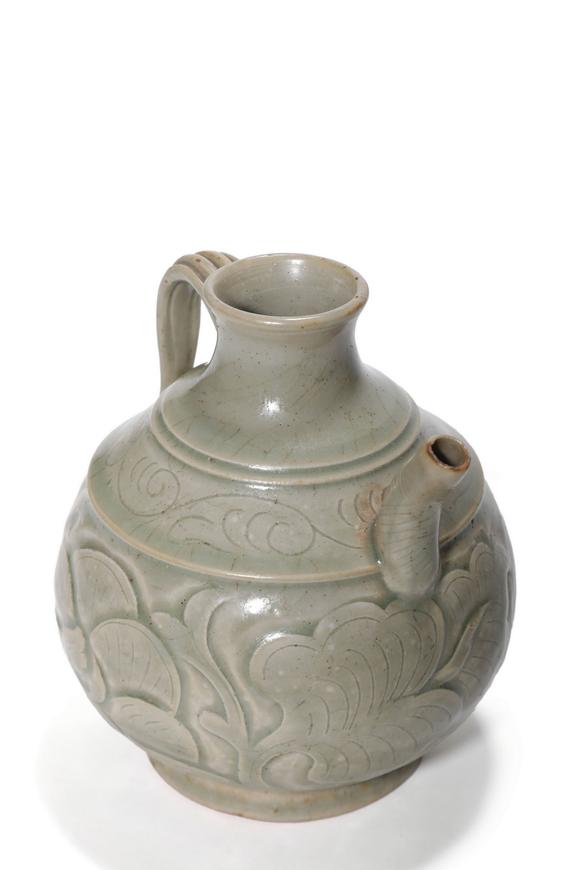 Castle AuctionA Yue Kiln Carved Peony Ewer, 10th–11th C Pr.