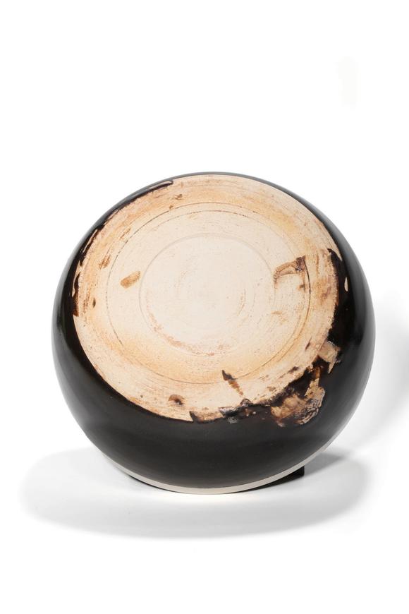 Castle AuctionA Cizhou Kiln Black and White Glaze Bowl, 12th–13th C Pr.