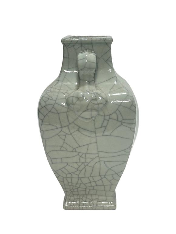 Castle AuctionA Chinese Ge-glazed double-handled square vase, Qian Long Pr. 