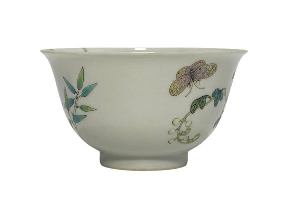 Castle AuctionA Chinese Famille Rose bowl, Qing Dynasty Pr. 