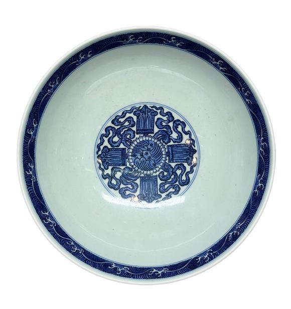 Castle AuctionA Blue-and-white bowl with nice decoration, Qian Long Pr. 