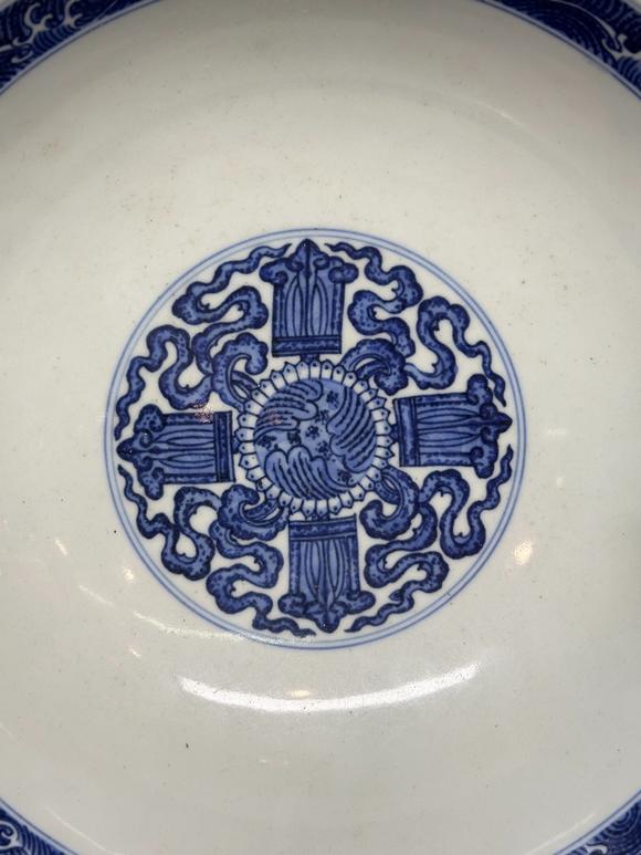 Castle AuctionA Blue-and-white bowl with nice decoration, Qian Long Pr. 