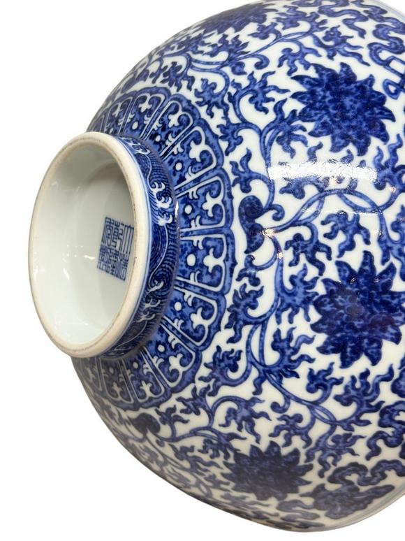 Castle AuctionA Blue-and-white bowl with nice decoration, Qian Long Pr. 
