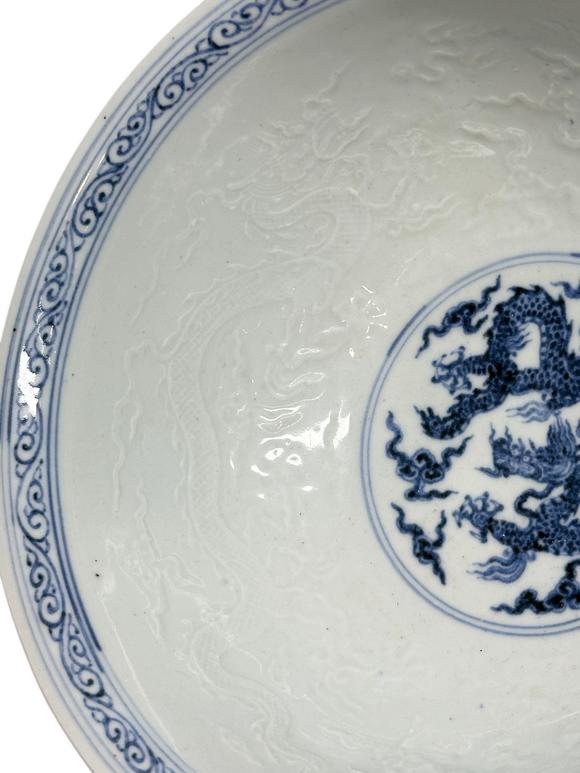 Castle AuctionA large Blue-and-white bowl decorated with sea-water dragon pattern, Ming Dynasty Pr. 