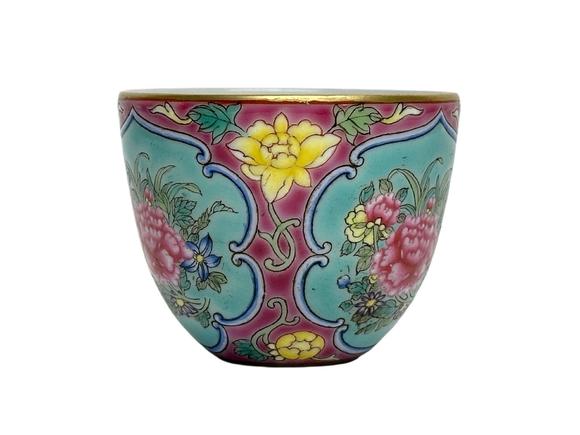 Castle AuctionA rare cup decorated with flower pattern, Kang Xi Pr. 