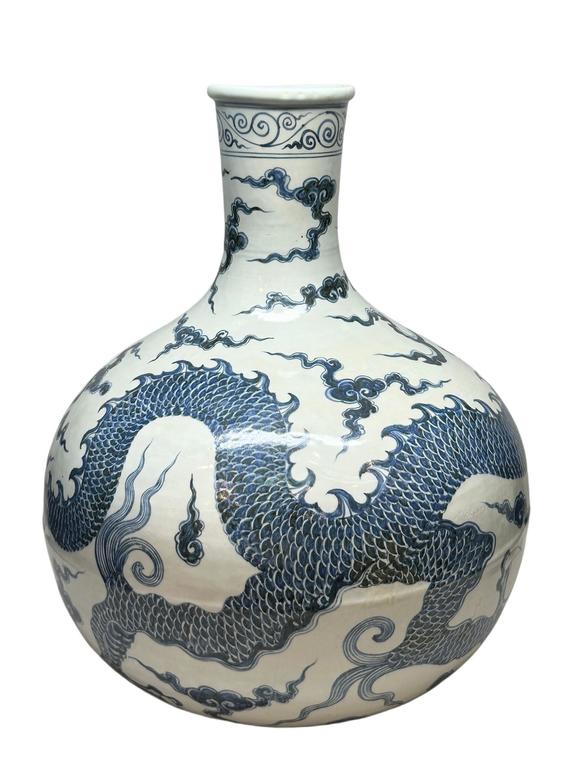 Castle AuctionA Blue-and-white dragon-patterned ball vase, Ming Dynasty Pr. 