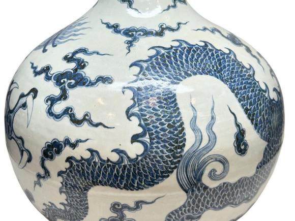 Castle AuctionA Blue-and-white dragon-patterned ball vase, Ming Dynasty Pr. 