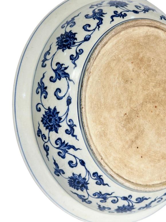 Castle AuctionA Chinese plate of blue-and-white with flower-patterned, Ming Dynasty Pr. 