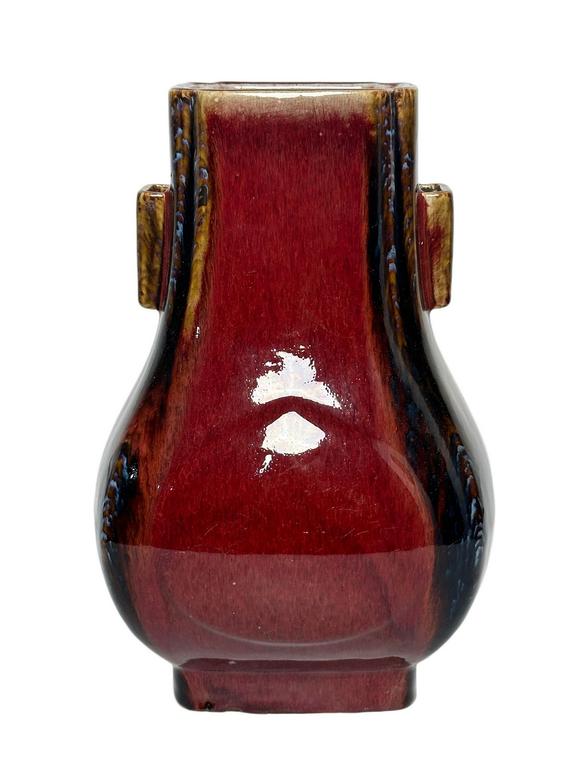 Castle AuctionA Chinese vase with Kiln-transformed  glaze, Qing Dynasty Pr. 