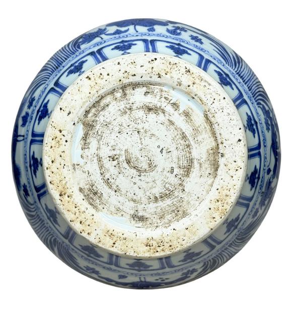 Castle AuctionA fine Blue-and-white jar with fish and algae pattern, Ming Dynasty Pr. 